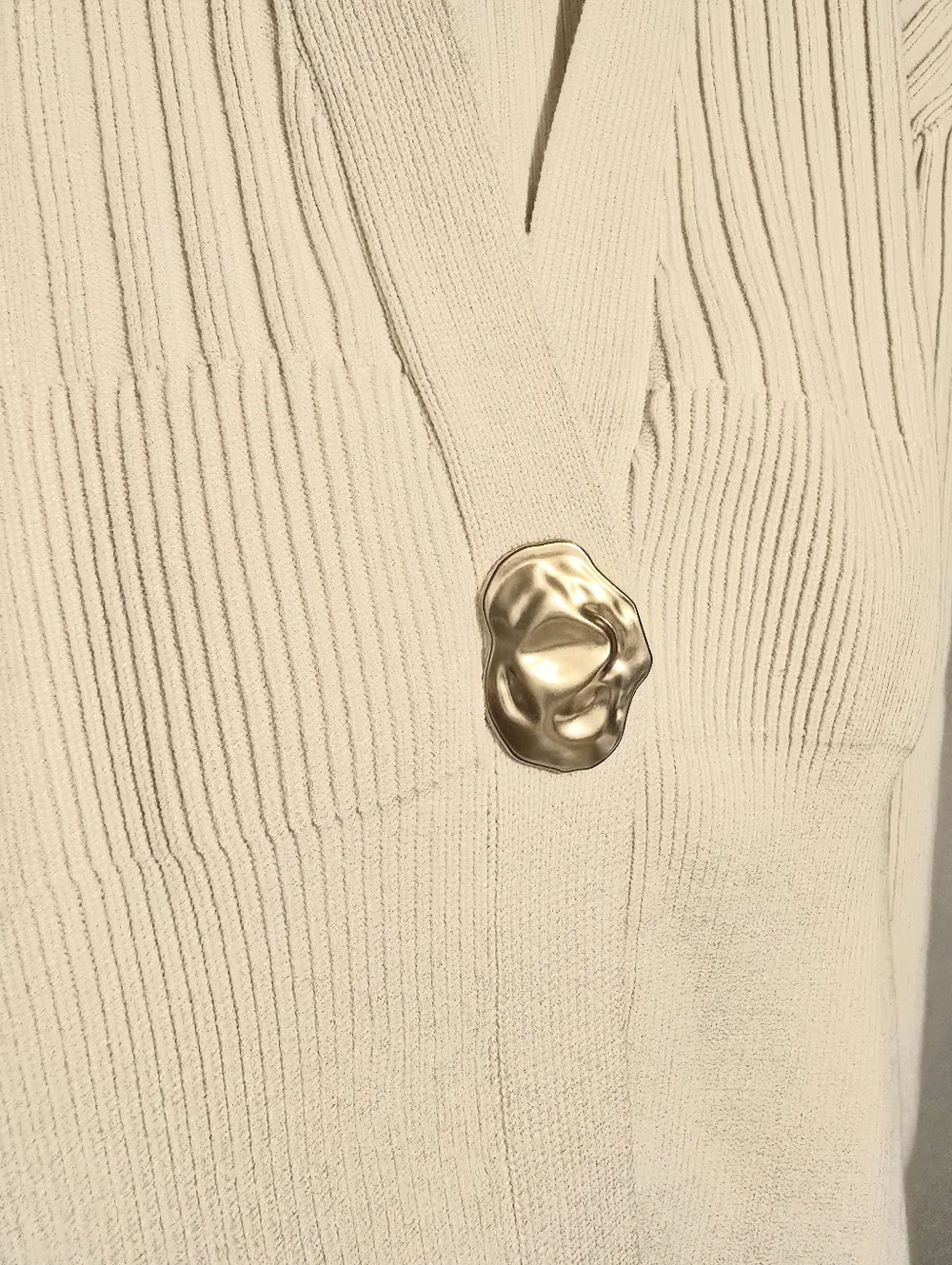 URBAN REVIVO Cream Ribbed V-Neck Collared Sweater Cardigan with Gold Button - Picture 10 of 10